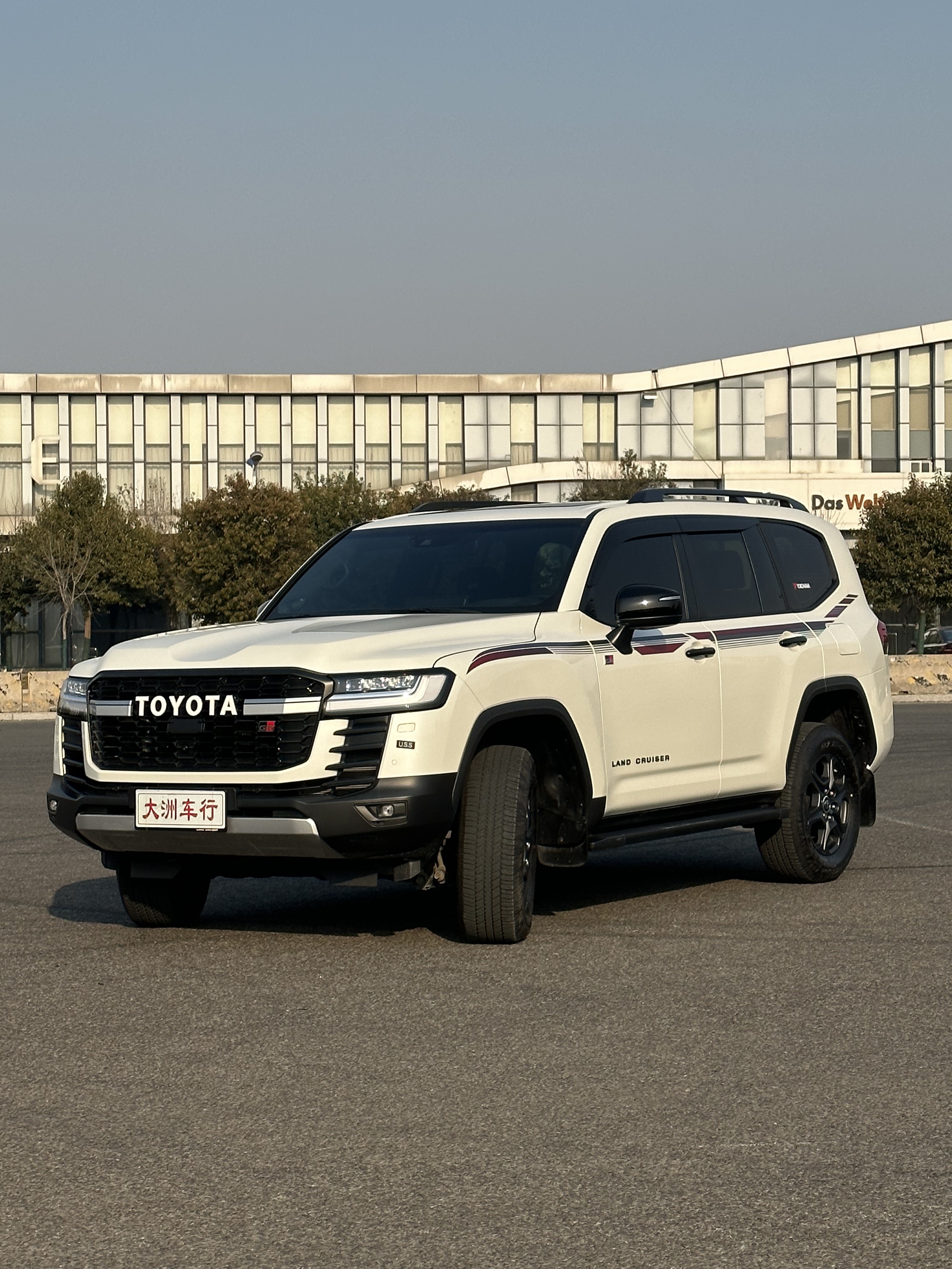 丰田陆地巡洋舰 LC300 [进口] 2022款 3.5T 自动 四驱 GR中东版平行进口价格0万