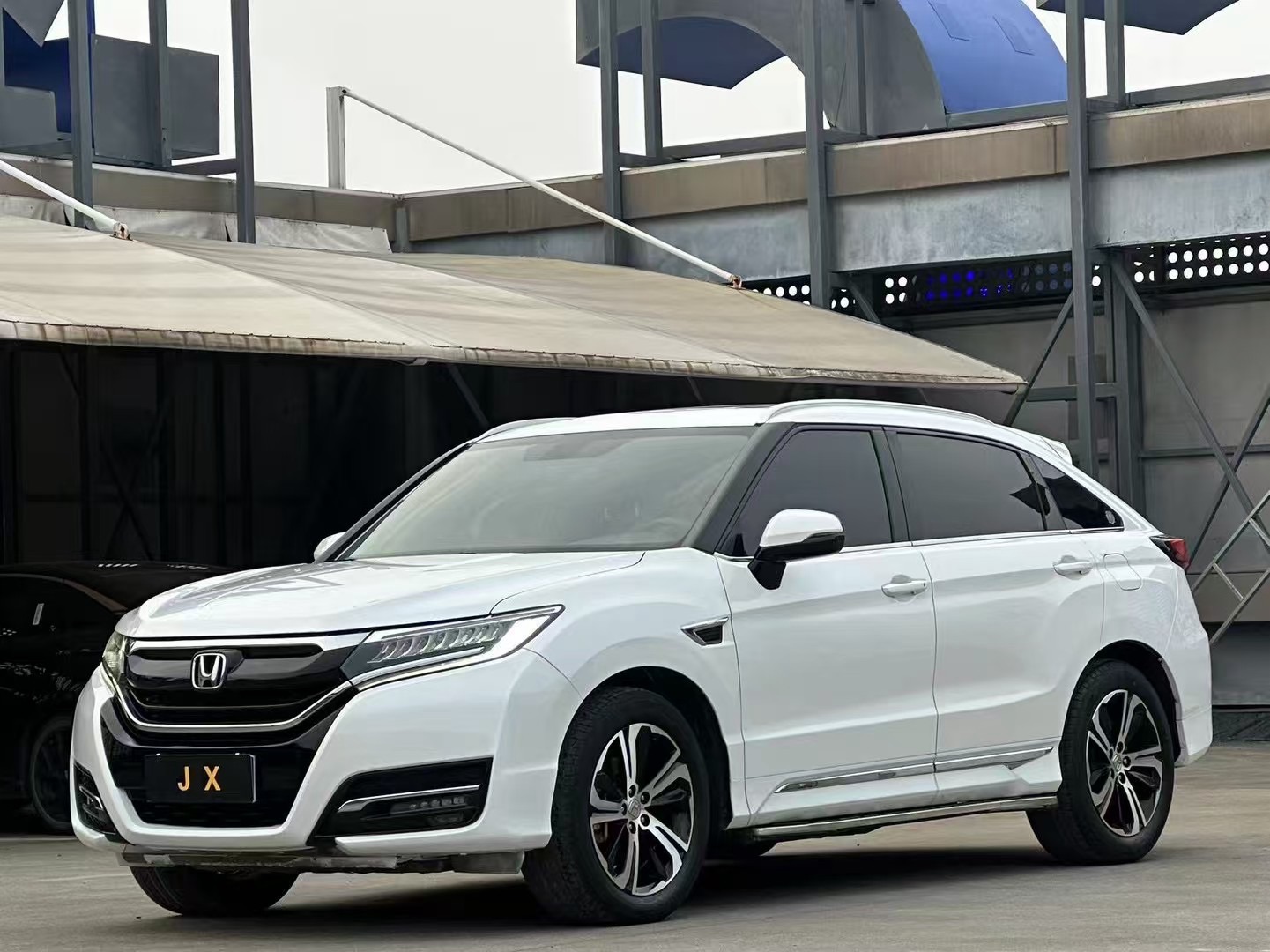 本田UR二手车 二手V 2017款 2.0T 自动 370TURBO尊贵版 价格0万