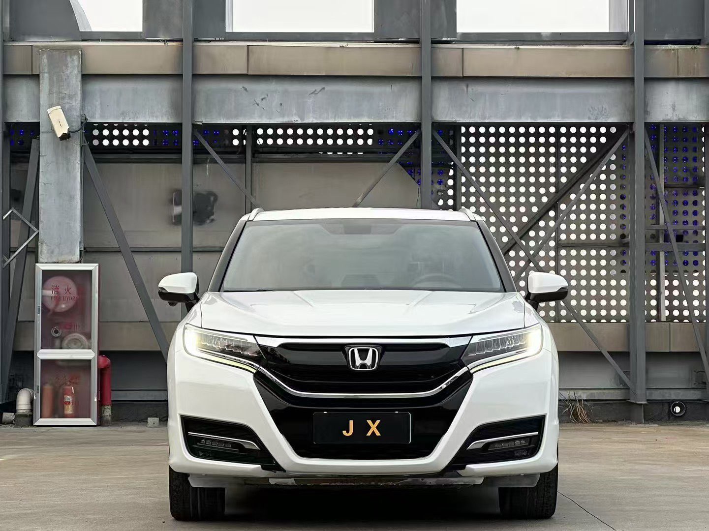 本田UR二手车 二手V 2017款 2.0T 自动 370TURBO尊贵版 价格0万 