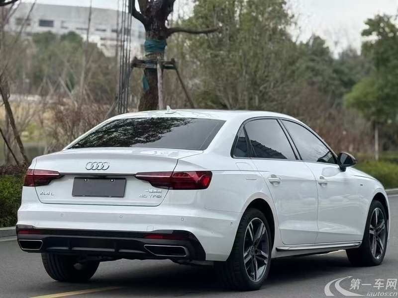 奥迪A4L 2022款 2.0T 自动 豪华动感型 (国Ⅵ) 