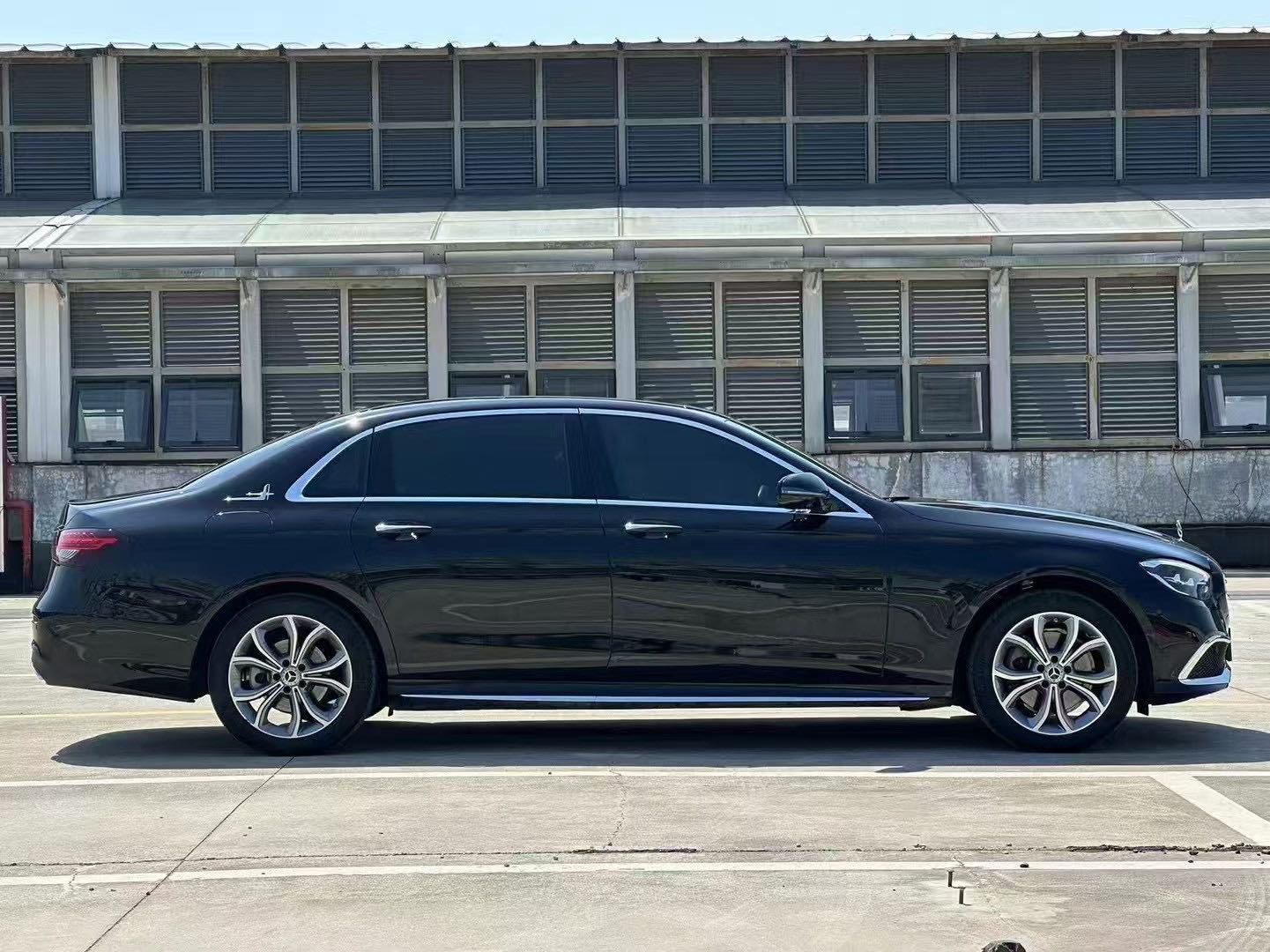 奔驰E级 300L 2022款 2.0T 自动 汽油 尊贵型 价格0万 