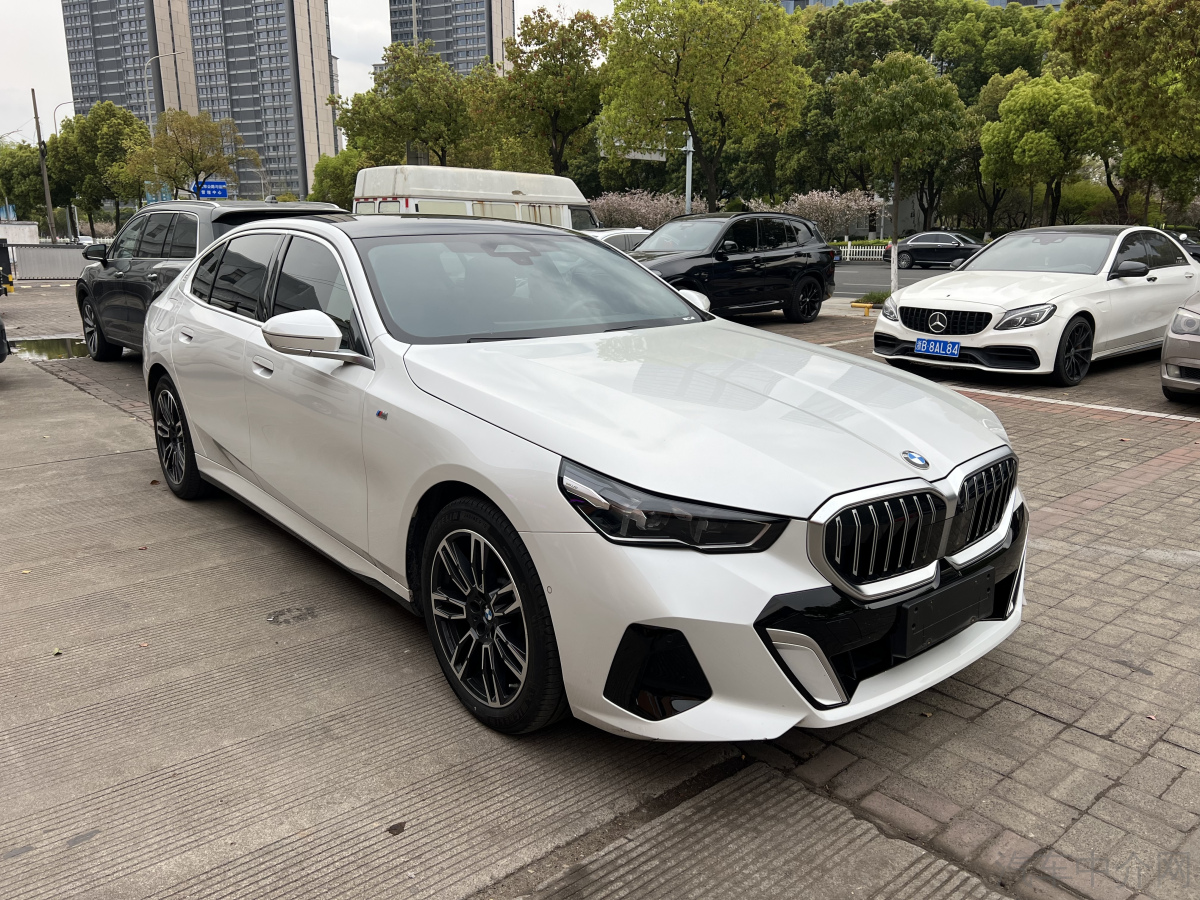 宝马5系 530Li 2024款 2.0T 自动 汽油 领先型M运动套装 价格0万 