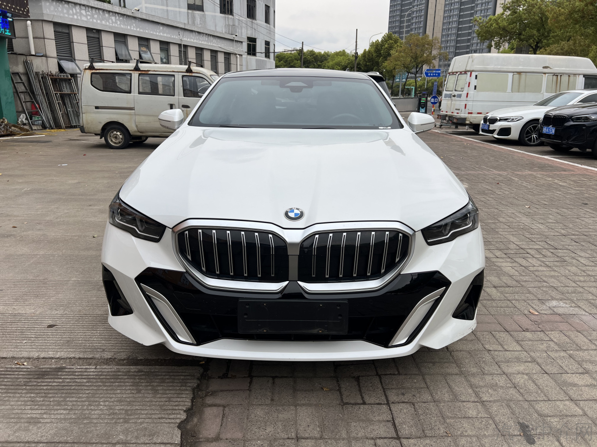 宝马5系 530Li 2024款 2.0T 自动 汽油 领先型M运动套装 价格0万