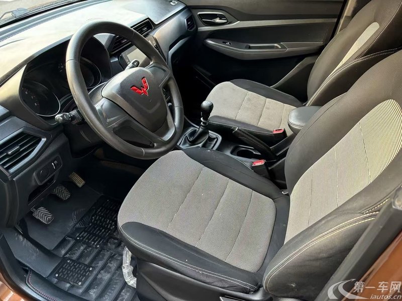 五菱宏光 S 2021款 1.5L 手动 5座 舒适型 