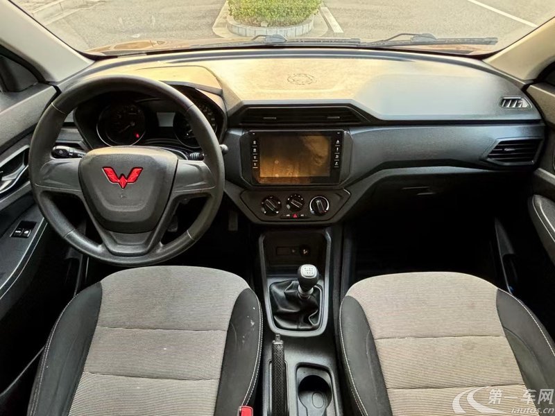 五菱宏光 S 2021款 1.5L 手动 5座 舒适型 