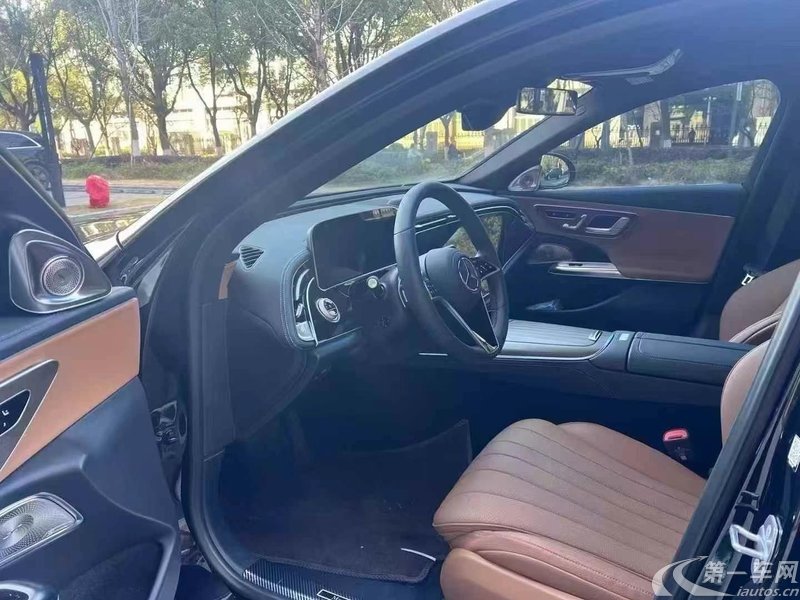 奔驰E级 E300L 2024款 2.0T 自动 汽油 尊贵型 (国Ⅵ) 