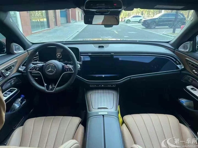 奔驰E级 E300L 2024款 2.0T 自动 汽油 尊贵型 (国Ⅵ) 