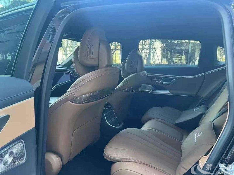 奔驰E级 E300L 2024款 2.0T 自动 汽油 尊贵型 (国Ⅵ) 