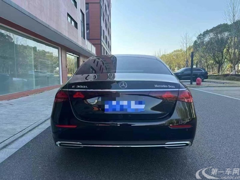 奔驰E级 E300L 2024款 2.0T 自动 汽油 尊贵型 (国Ⅵ) 