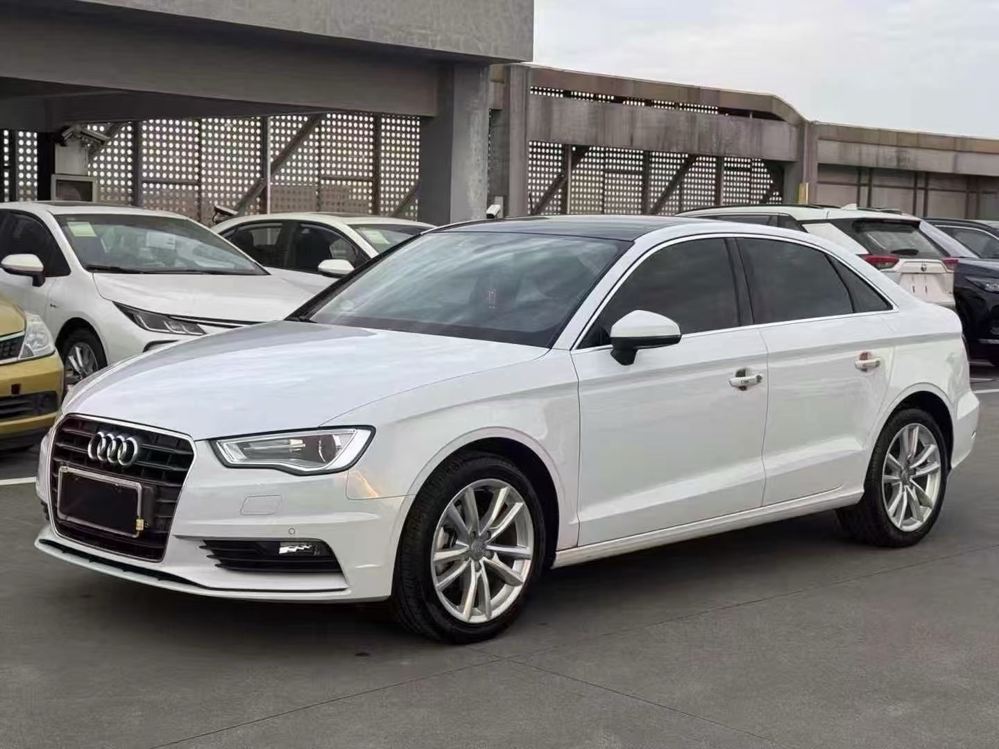 奥迪A3 35TFSI 2016款 1.4T 自动 风尚型Limousine 价格0万