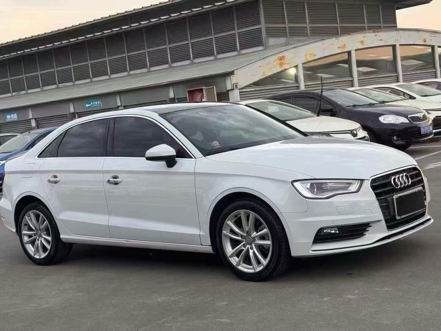 奥迪A3 35TFSI 2016款 1.4T 自动 风尚型Limousine 价格0万 