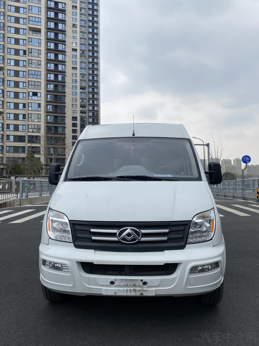 MAXUS迈克萨斯V80 2023款 2.0T 手动 经典傲运通短轴中顶 价格0万 