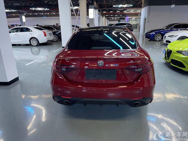 阿尔法罗密欧Giulia [进口] 2017款 2.0T 自动 豪华版 