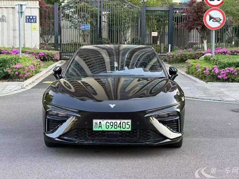 哪吒S 2024款 自动 1060版 油电混合 