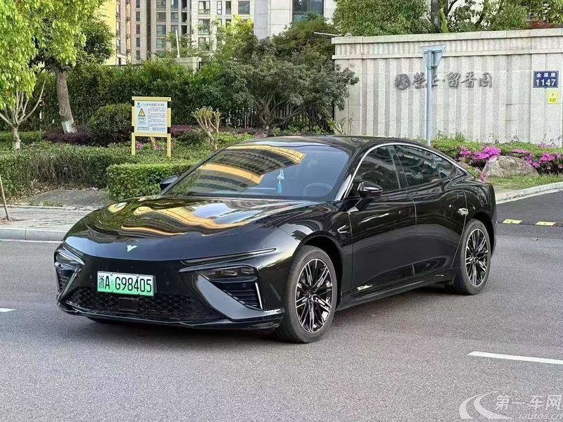 哪吒S 2024款 自动 1060版 油电混合 