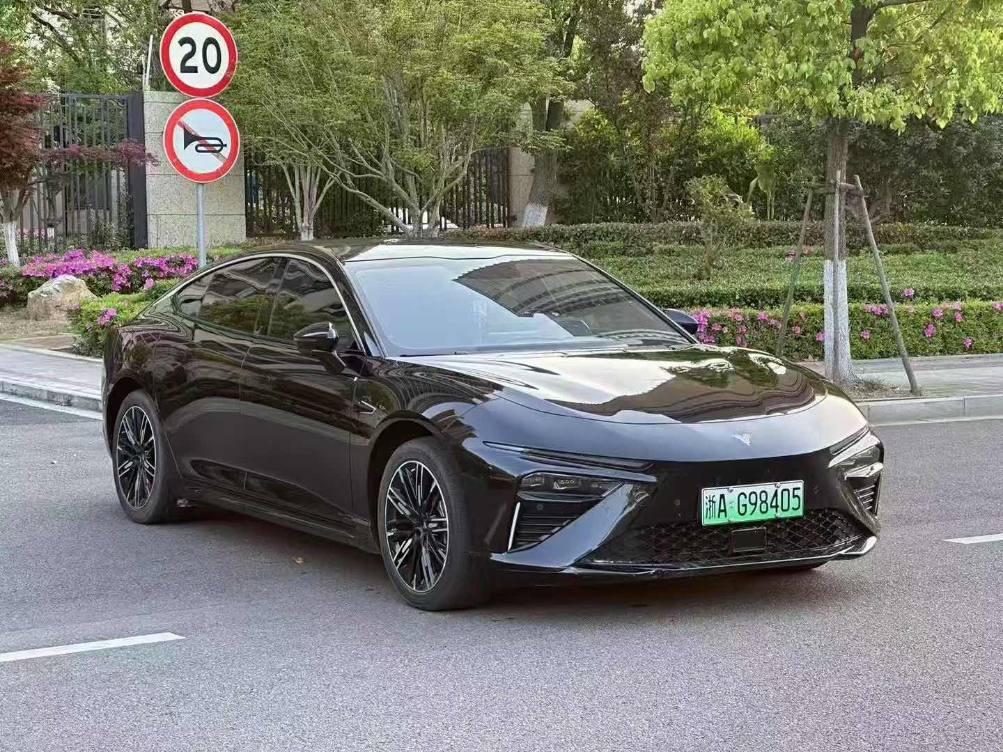 哪吒S 2024款 自动 1060版 油电混合价格0万 