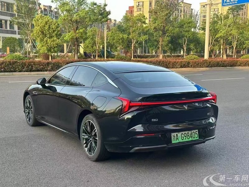哪吒S 2024款 自动 1060版 油电混合 