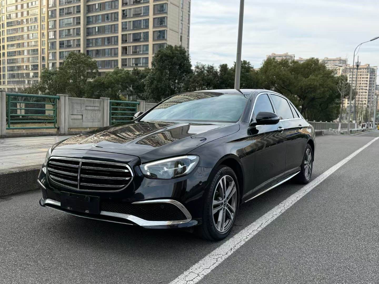 奔驰E级 260L 2023款 2.0T 自动 汽油 运动型 价格0万