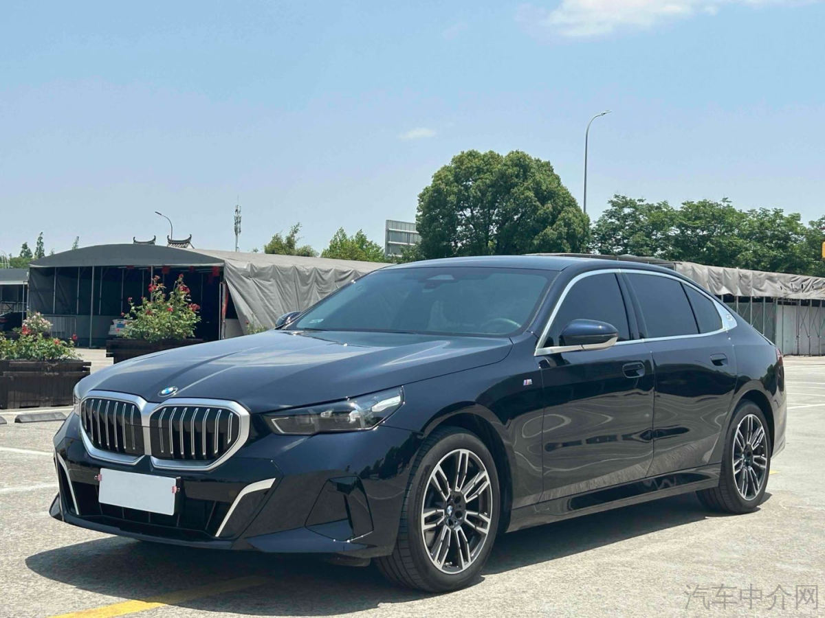 宝马5系 525Li 2024款 2.0T 自动 汽油 M运动套装 价格0万