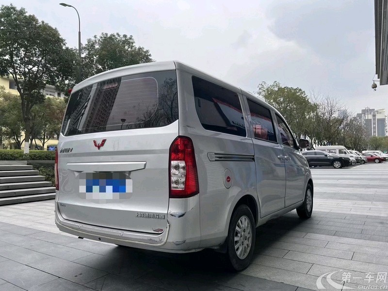 五菱宏光 S1 2016款 1.5L 手动 7座 尊享型 