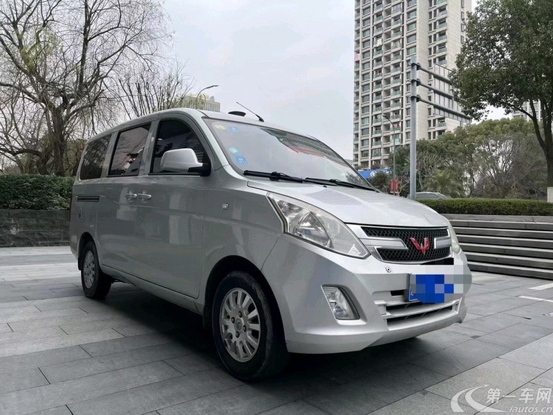 五菱宏光 S1 2016款 1.5L 手动 7座 尊享型 