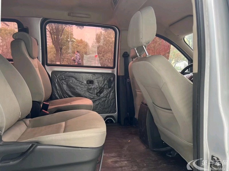 五菱宏光 S1 2016款 1.5L 手动 7座 尊享型 