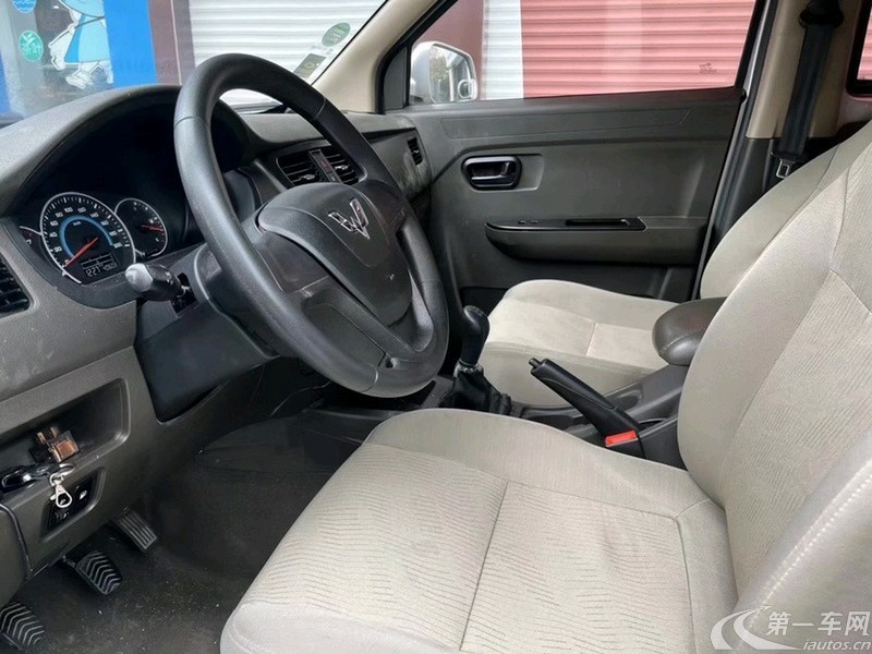 五菱宏光 S1 2016款 1.5L 手动 7座 尊享型 